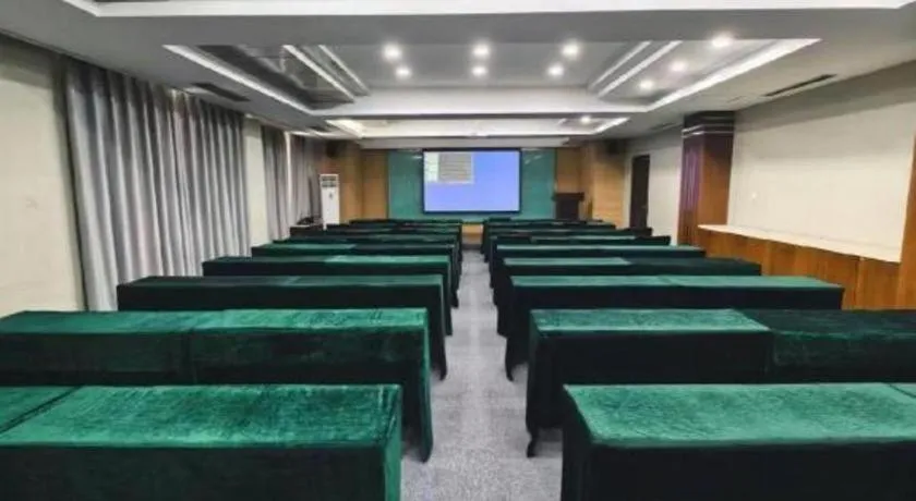 GreenTree Inn Luoyang Railway Station Wangfujing Wangcheng Park