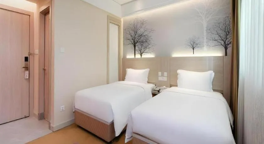Bed in GreenTree Alliance Hotel Shenzhen Nanshan District Nantou Ancient City Majialong