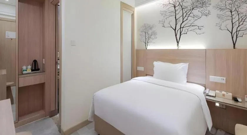 Bed in GreenTree Alliance Hotel Shenzhen Nanshan District Nantou Ancient City Majialong