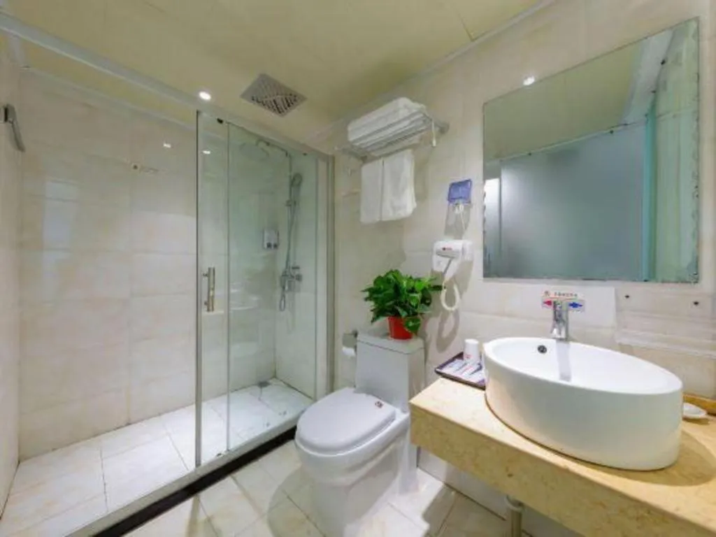 Shell Hotel Huaibei Jinying Plaza Long Distance Bus Station