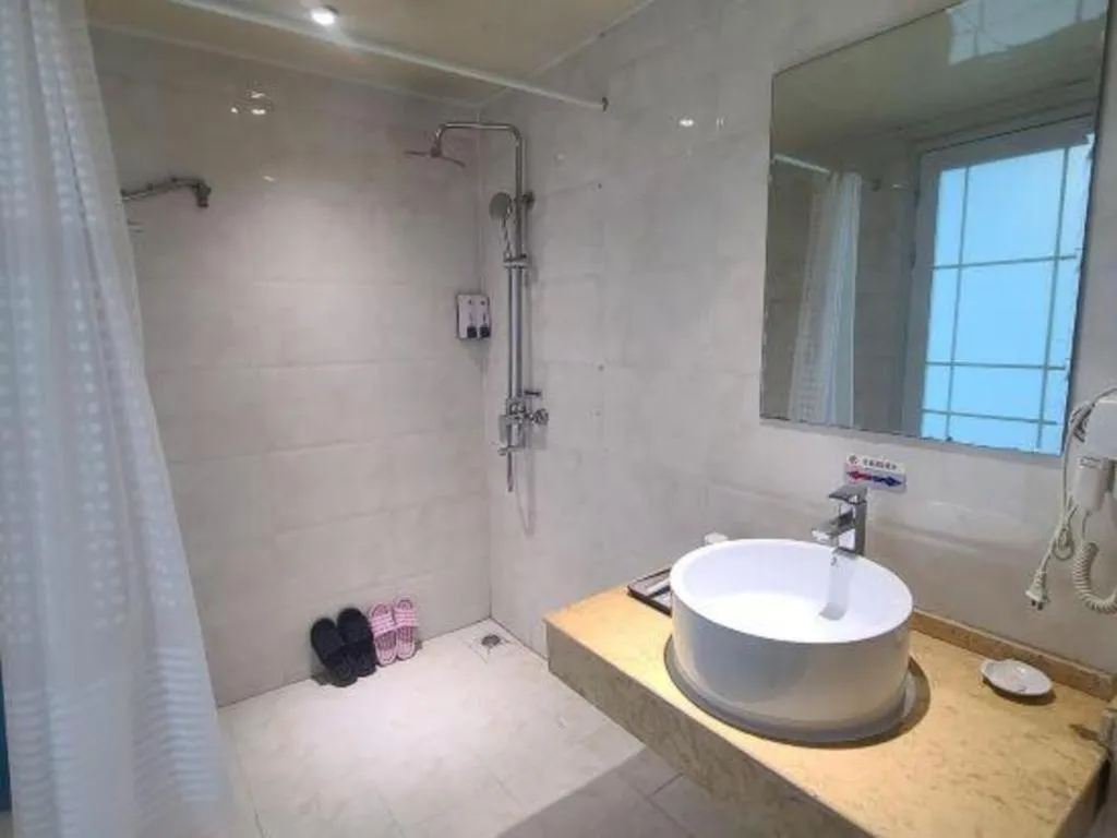 Shell Hotel Huaibei Jinying Plaza Long Distance Bus Station