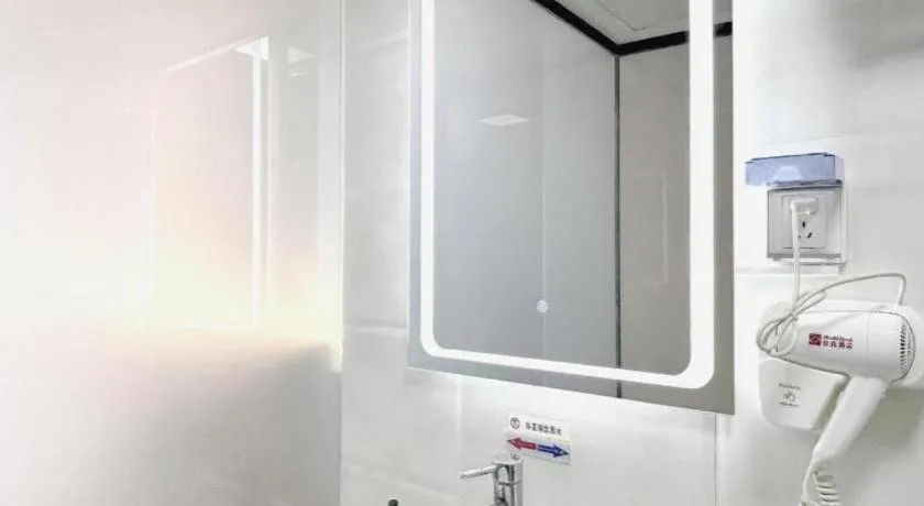 Shell Hotel Huaibei Jinying Plaza Long Distance Bus Station