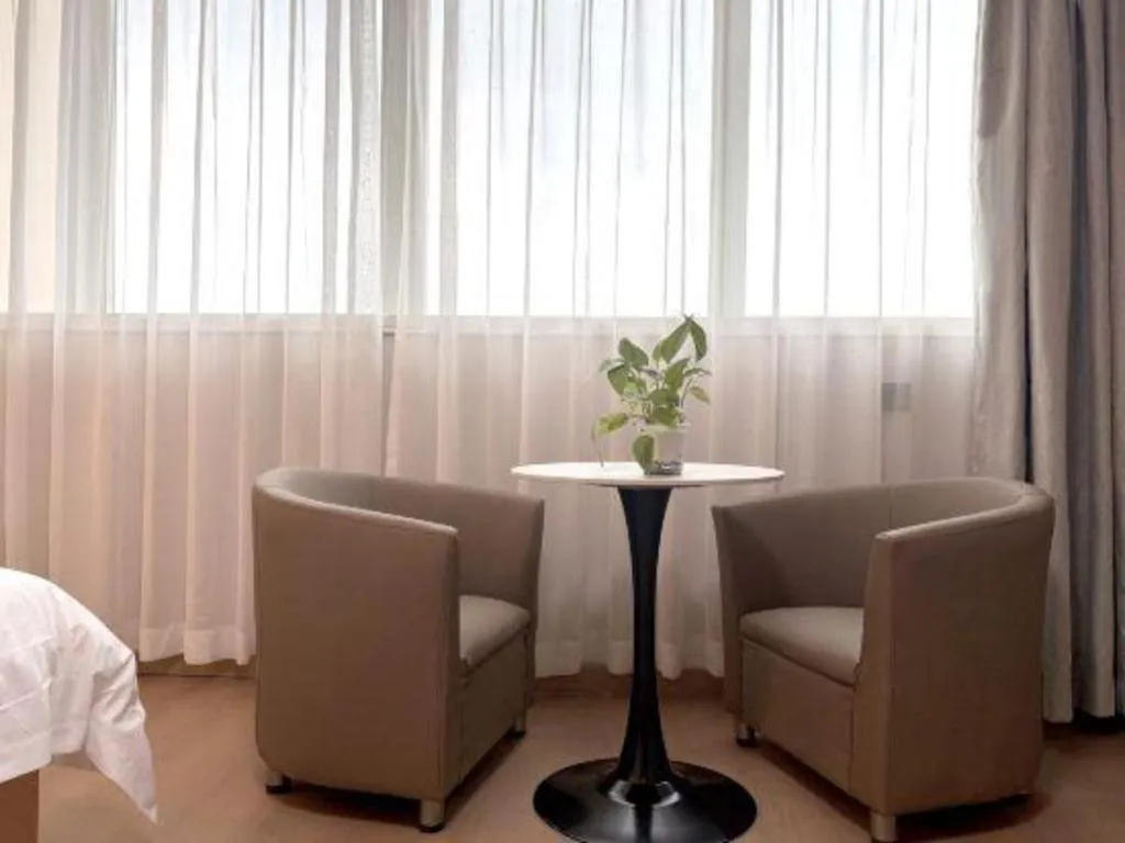 Shell Hotel Huaibei Jinying Plaza Long Distance Bus Station