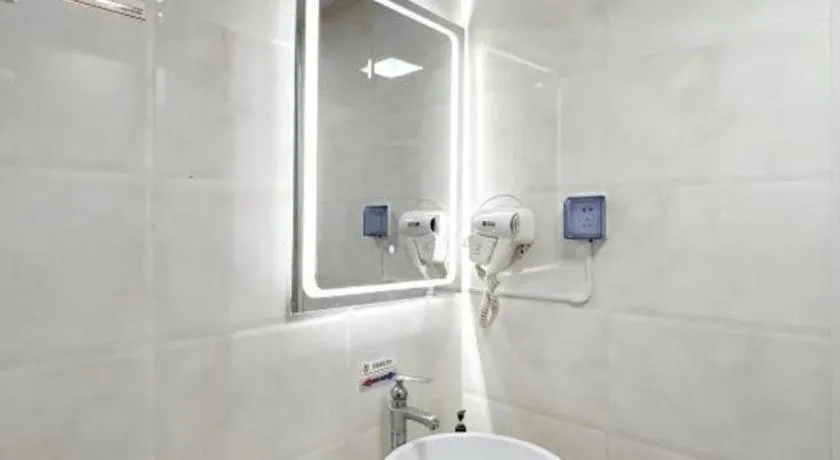 Shell Hotel Huaibei Jinying Plaza Long Distance Bus Station