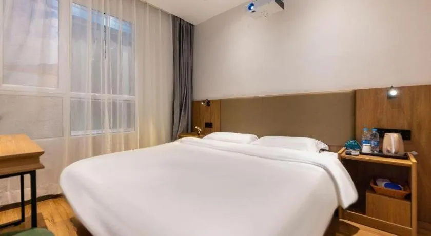 Bed in GreenTree Inn Express Lanzhou West Passenger Station Lanzhou Center