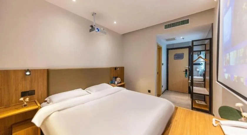 Bed in GreenTree Inn Express Lanzhou West Passenger Station Lanzhou Center