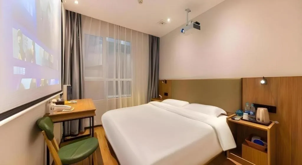 Bed in GreenTree Inn Express Lanzhou West Passenger Station Lanzhou Center