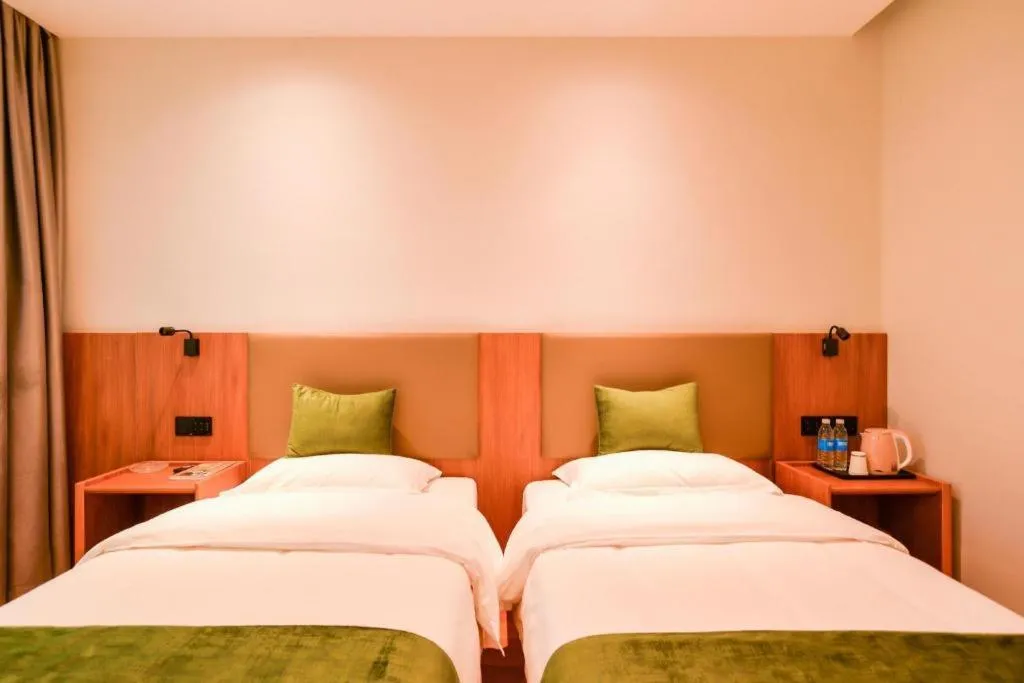 Bed in GreenTree Inn Express Lanzhou West Passenger Station Lanzhou Center