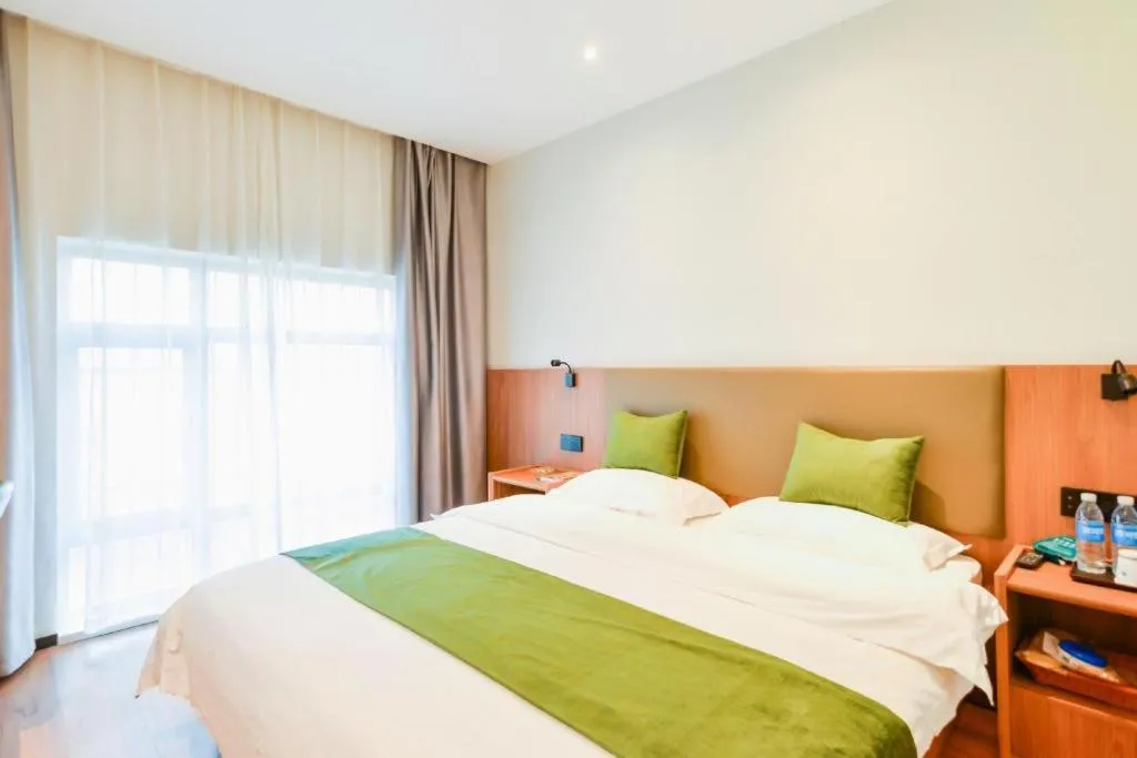 Bed in GreenTree Inn Express Lanzhou West Passenger Station Lanzhou Center