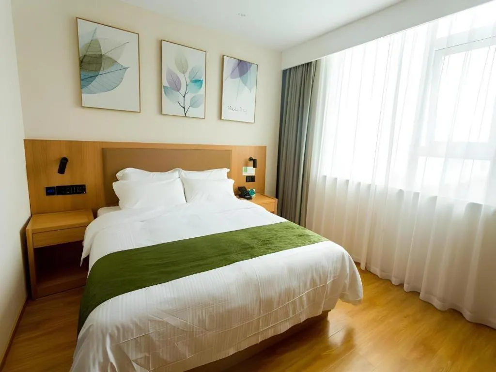 Bed in GreenTree Inn Express Henan Xinyang Huaibin County