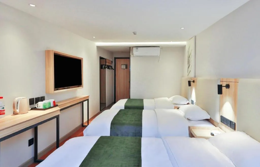 Bed in GreenTree Inn Express Beijing Dongcheng District Beixinqiao Metro Station Gui Street