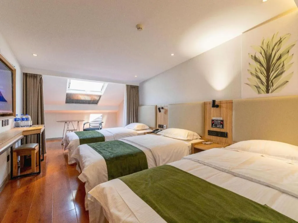 Bed in GreenTree Inn Express Beijing Dongcheng District Beixinqiao Metro Station Gui Street