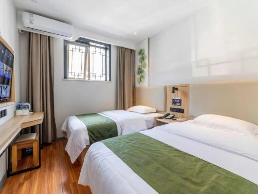 Bed in GreenTree Inn Express Beijing Dongcheng District Beixinqiao Metro Station Gui Street
