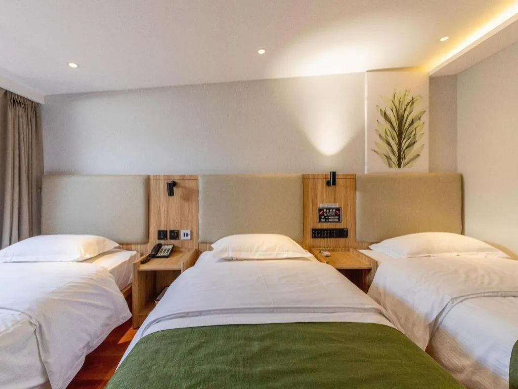 Bed in GreenTree Inn Express Beijing Dongcheng District Beixinqiao Metro Station Gui Street