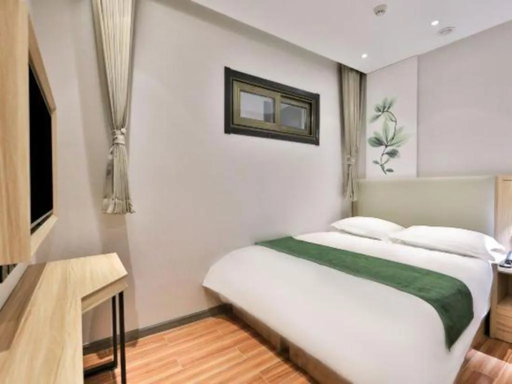 Bed in GreenTree Inn Express Beijing Dongcheng District Beixinqiao Metro Station Gui Street