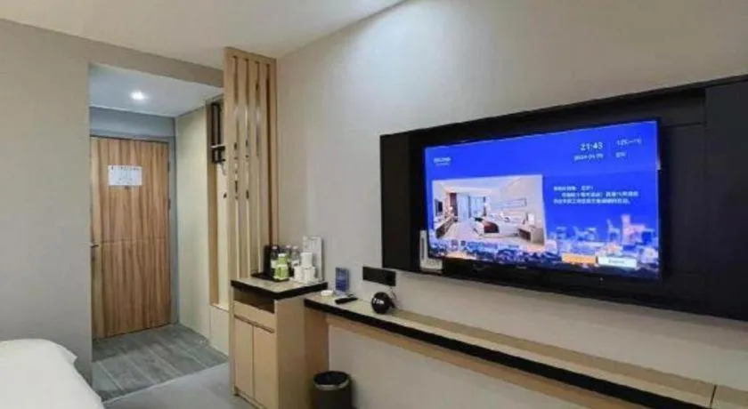 Bed in Super 8 Hotel Dingzhou Chongwen Street