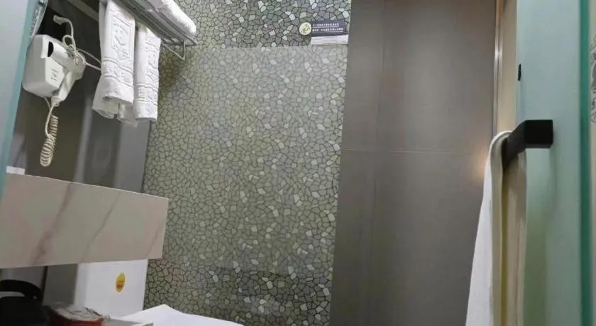 Super 8 Hotel Dingzhou Chongwen Street