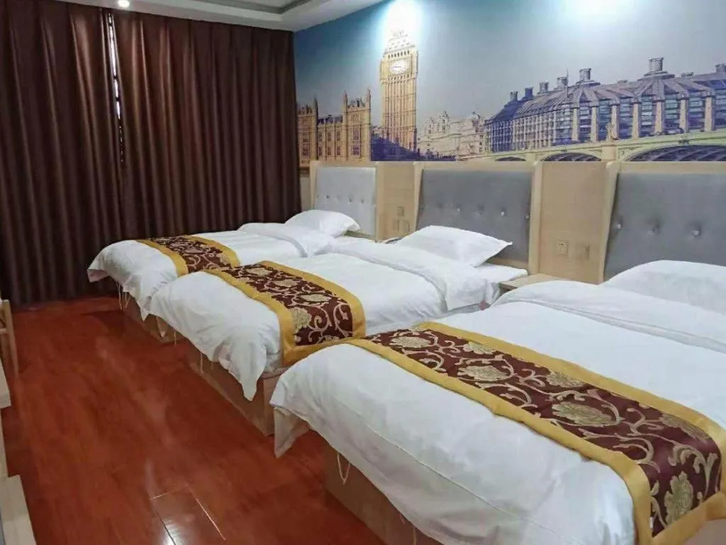 Bed in Super 8 Hotel Dingzhou Chongwen Street