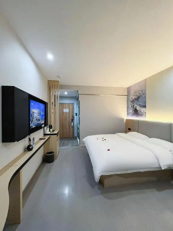 Bed in Super 8 Hotel Dingzhou Chongwen Street