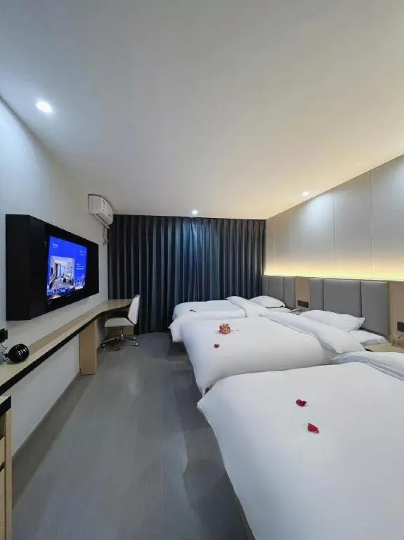 Bed in Super 8 Hotel Dingzhou Chongwen Street
