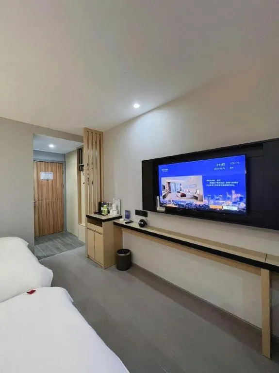 Bed in Super 8 Hotel Dingzhou Chongwen Street