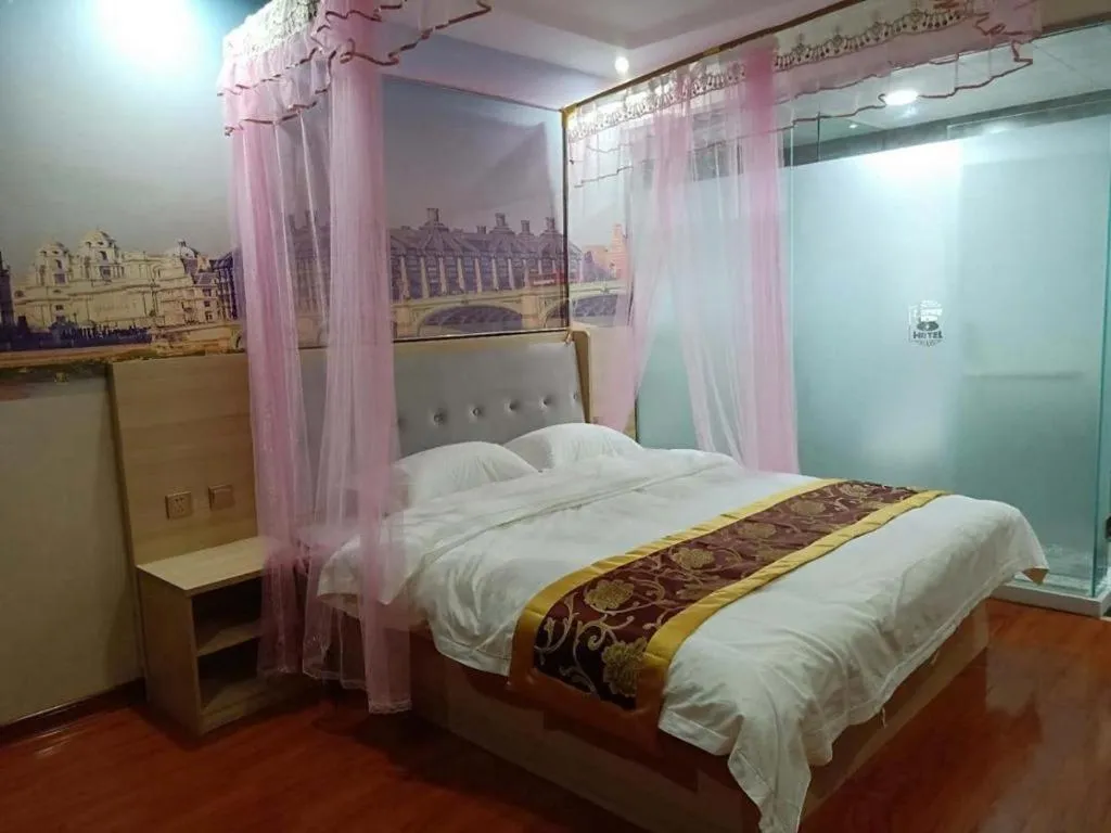 Bed in Super 8 Hotel Dingzhou Chongwen Street