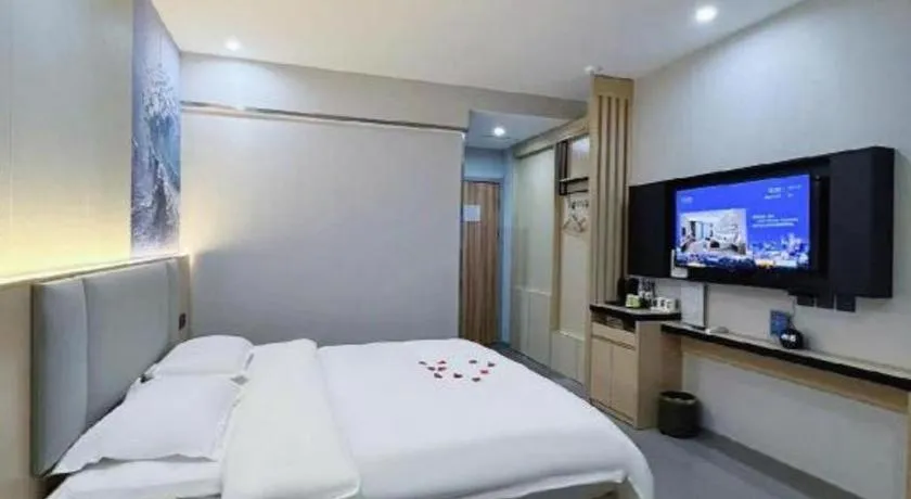 Bed in Super 8 Hotel Dingzhou Chongwen Street