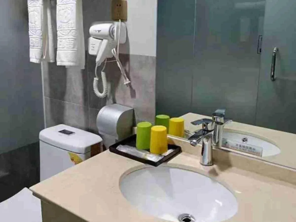 Super 8 Hotel Dingzhou Chongwen Street