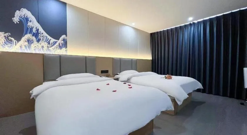 Bed in Super 8 Hotel Dingzhou Chongwen Street