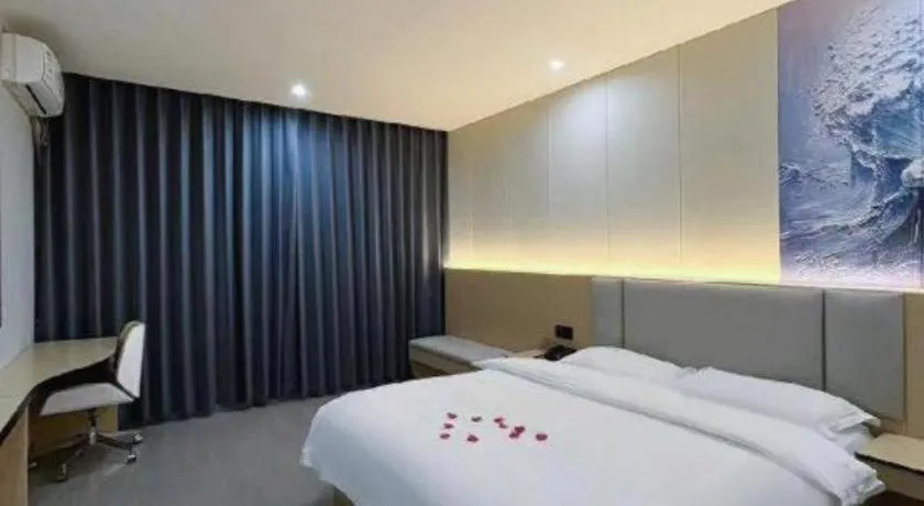 Bed in Super 8 Hotel Dingzhou Chongwen Street
