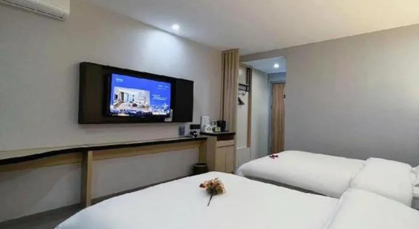 Bed in Super 8 Hotel Dingzhou Chongwen Street