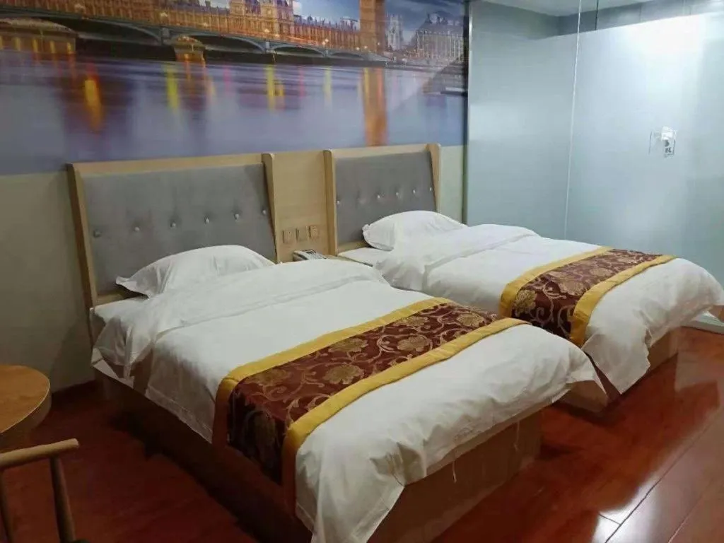 Bed in Super 8 Hotel Dingzhou Chongwen Street
