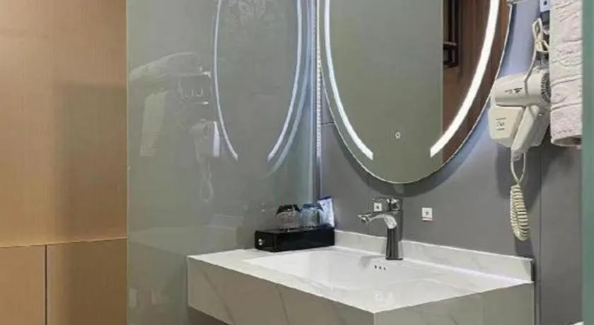 Super 8 Hotel Dingzhou Chongwen Street