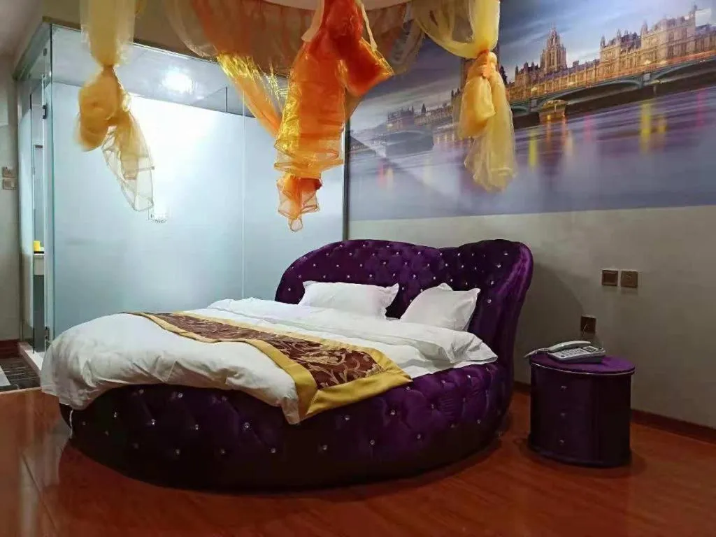 Bed in Super 8 Hotel Dingzhou Chongwen Street