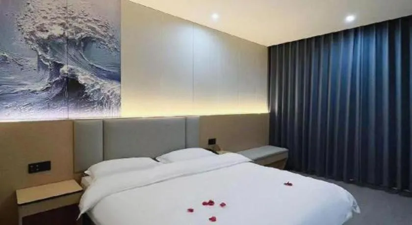 Bed in Super 8 Hotel Dingzhou Chongwen Street
