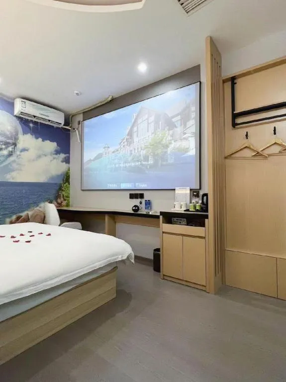 Bed in Super 8 Hotel Dingzhou Chongwen Street