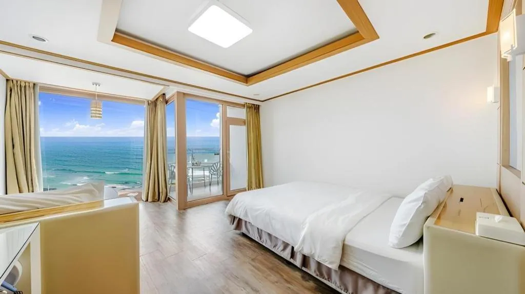 Bed in Gangneung Four Season Hotel and Pension