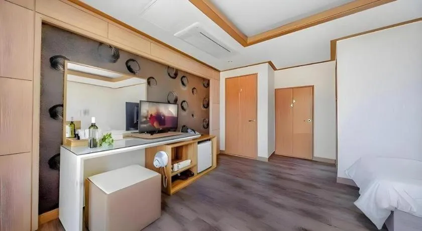 Bed in Gangneung Four Season Hotel and Pension