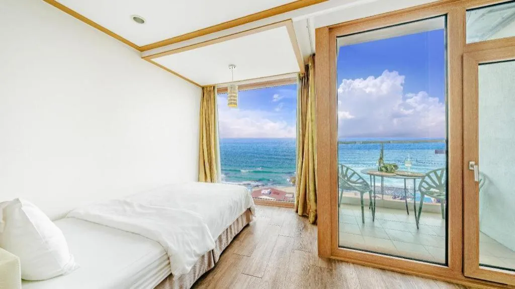 Bed in Gangneung Four Season Hotel and Pension