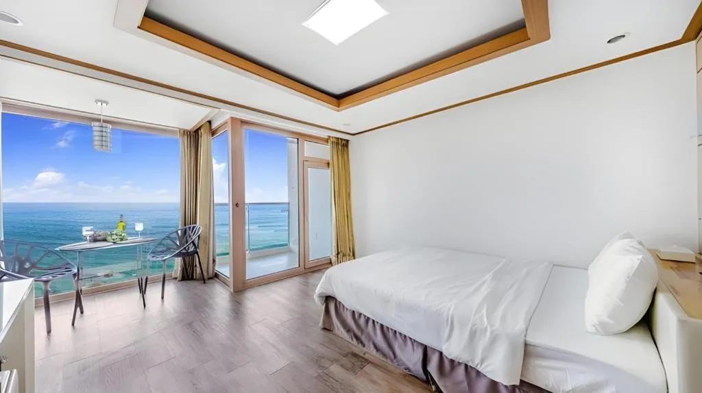 Bed in Gangneung Four Season Hotel and Pension