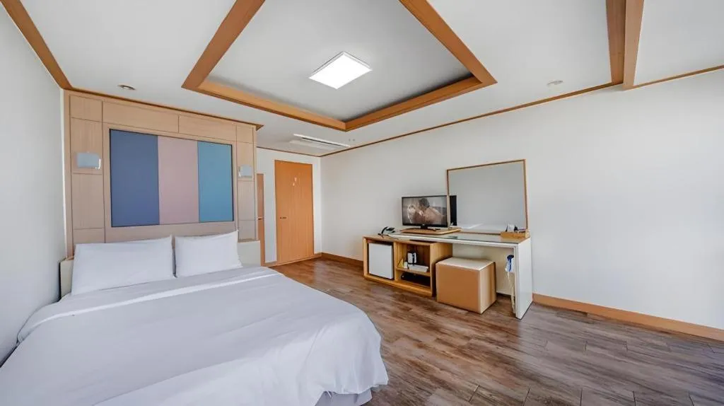 Bed in Gangneung Four Season Hotel and Pension