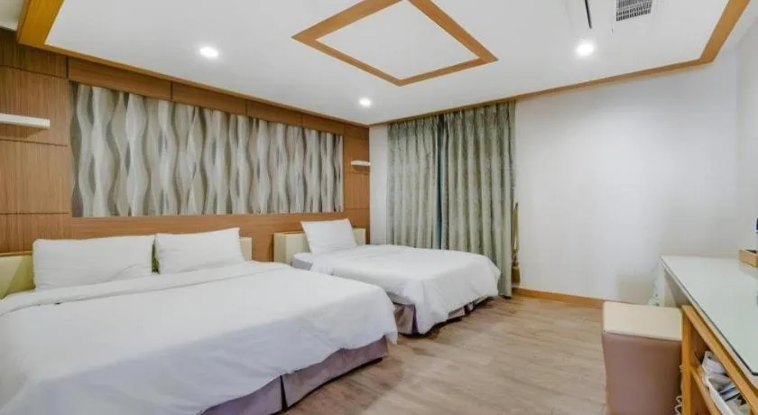 Bed in Gangneung Four Season Hotel and Pension