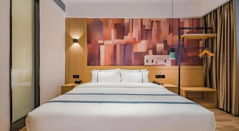 Bed in City Comfort Inn Hotel Dongguan Humen Pedestrian Street