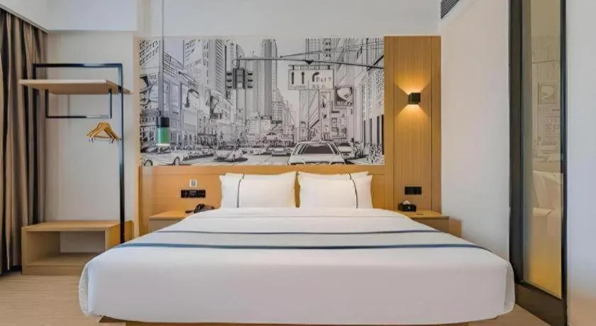Bed in City Comfort Inn Hotel Dongguan Humen Pedestrian Street