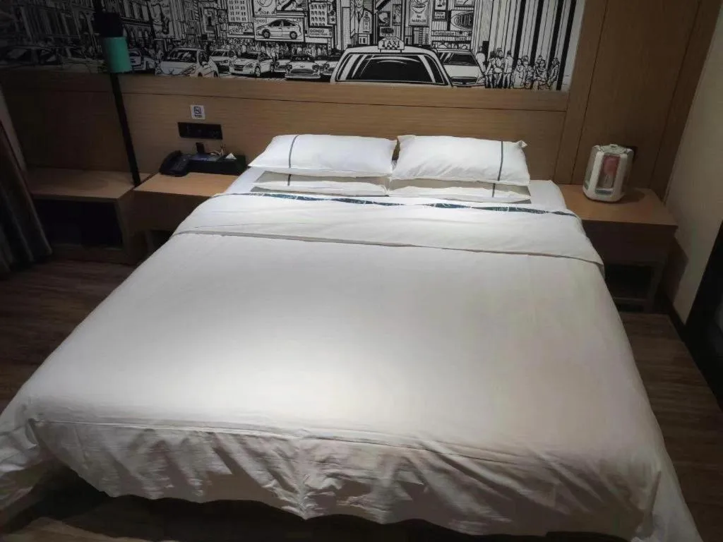 Bed in City Comfort Inn Hotel Dongguan Humen Pedestrian Street