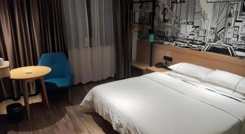 Bed in City Comfort Inn Hotel Dongguan Humen Pedestrian Street
