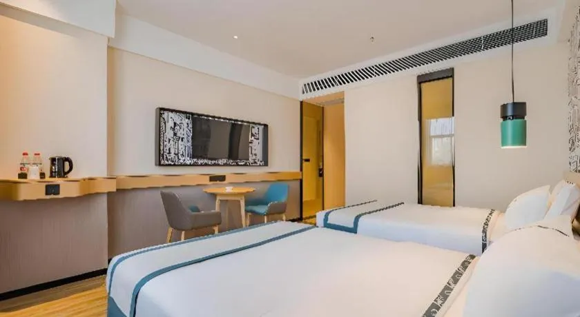 Bed in City Comfort Inn Hotel Dongguan Humen Pedestrian Street