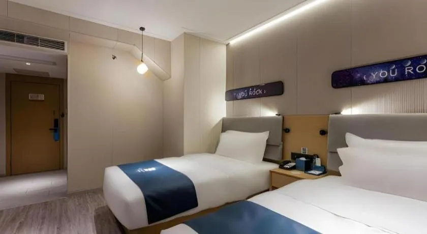 Bed in Echarm Hotel Shanghai North Bund Tilanqiao Metro Station
