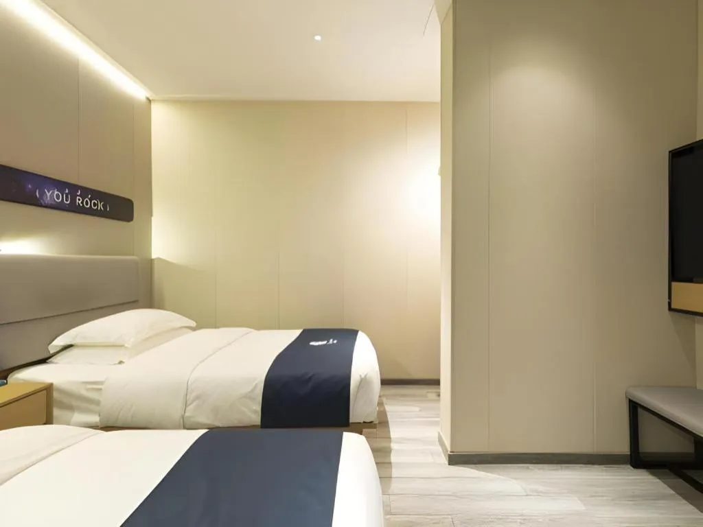 Bed in Echarm Hotel Shanghai North Bund Tilanqiao Metro Station