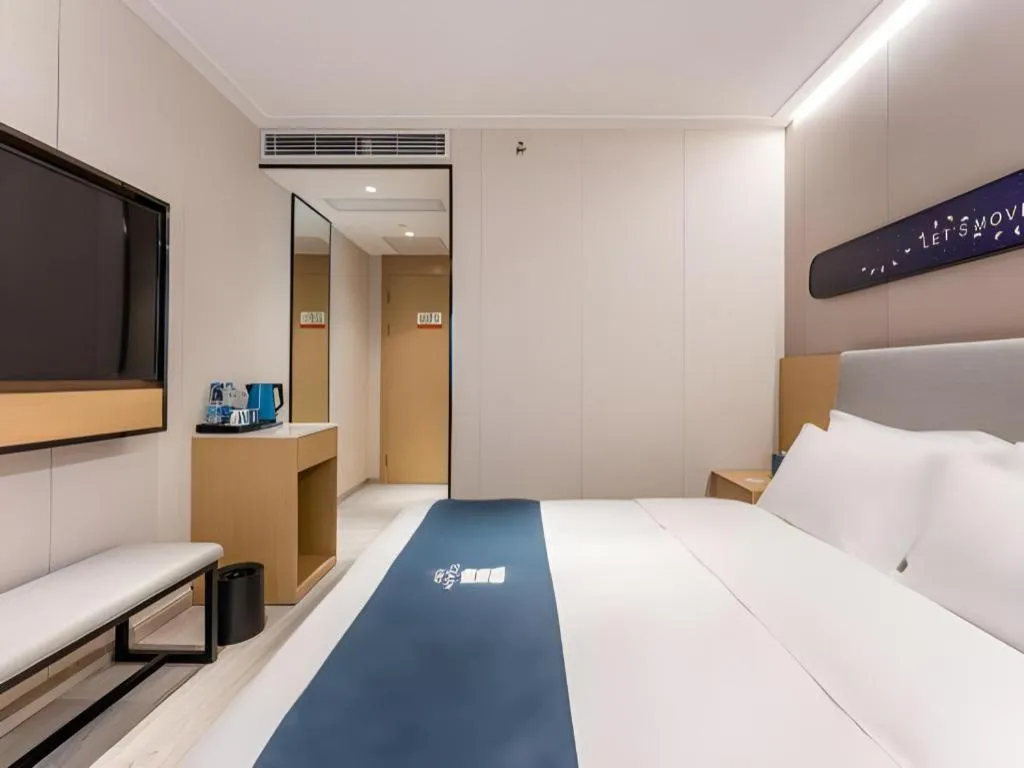 Bed in Echarm Hotel Shanghai North Bund Tilanqiao Metro Station